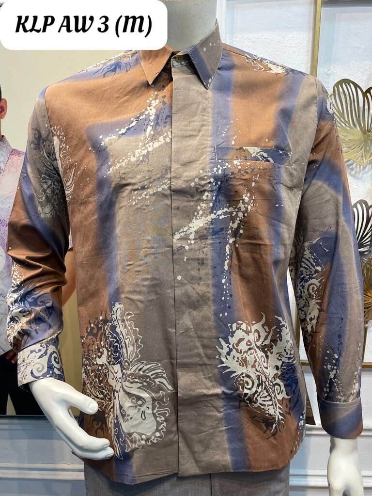 Men's long-sleeve batik shirt KLP AW 3 in brown, grey and blue, on a mannequin