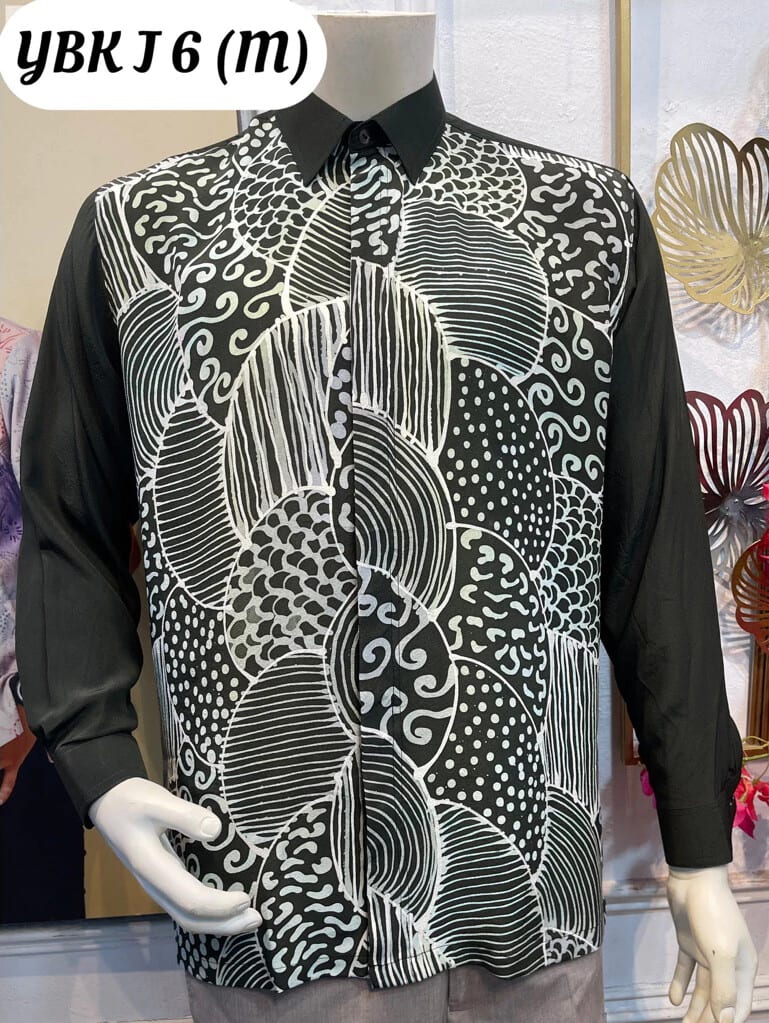 Men's long-sleeve silk crepe batik shirt YBK J 6 in black and white, on a mannequin