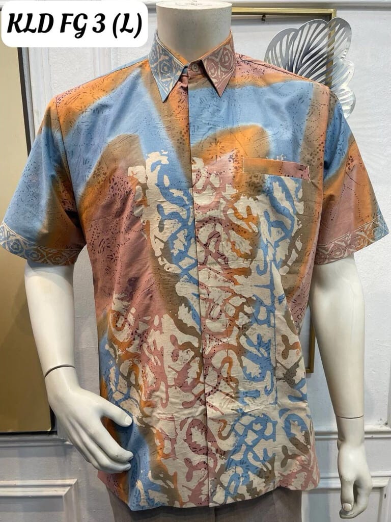 Men's short-sleeve batik shirt KLD FG 3 in light blue, orange, dusty pink and cream, on a mannequin