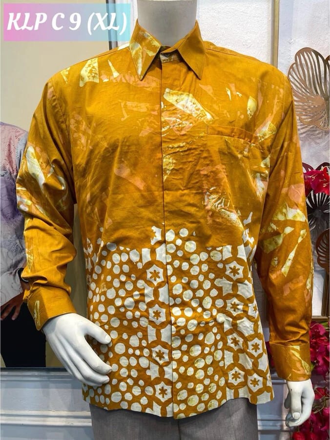Men's long-sleeve batik shirt KLP C 9 in gold and white, on a mannequin