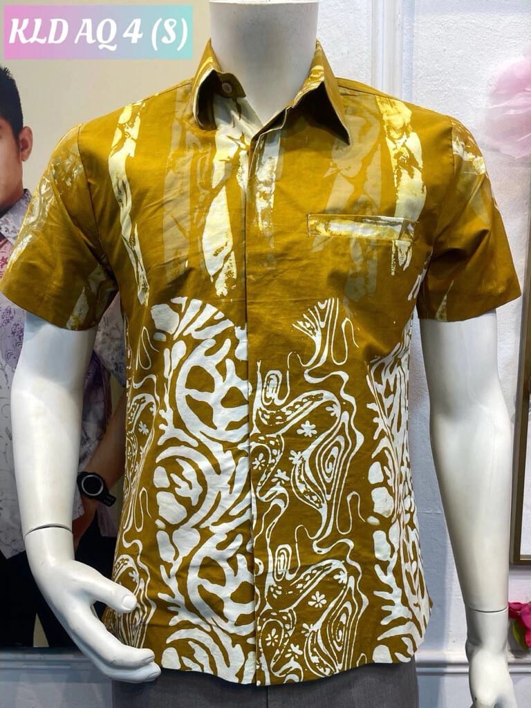 Men's short-sleeve batik shirt KLD AQ 4 in mustard and white, on a mannequin