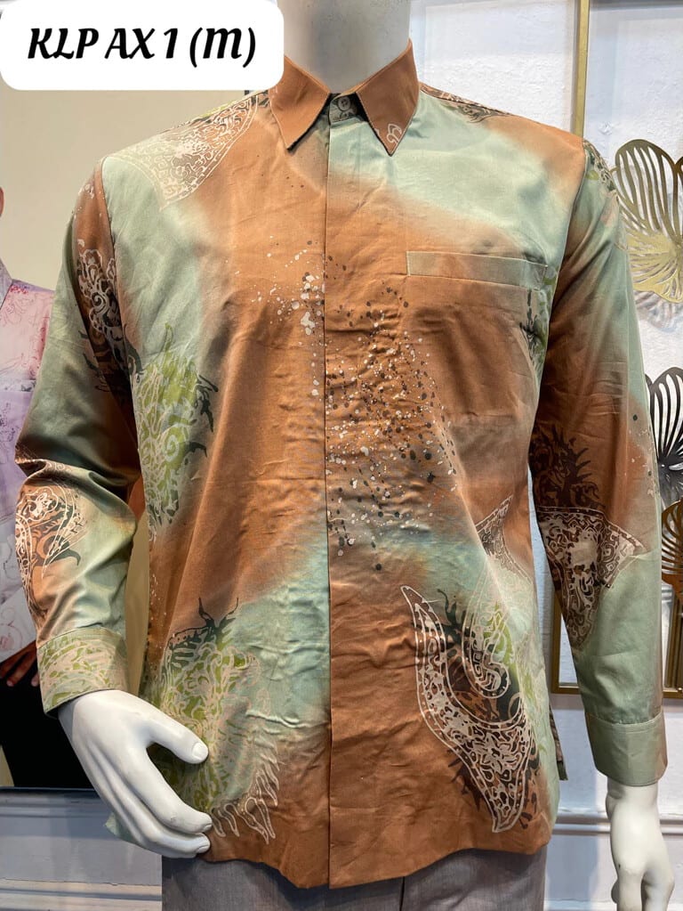 Men's long-sleeve batik shirt KLP AX 1 in rust brown and pale green, on a mannequin