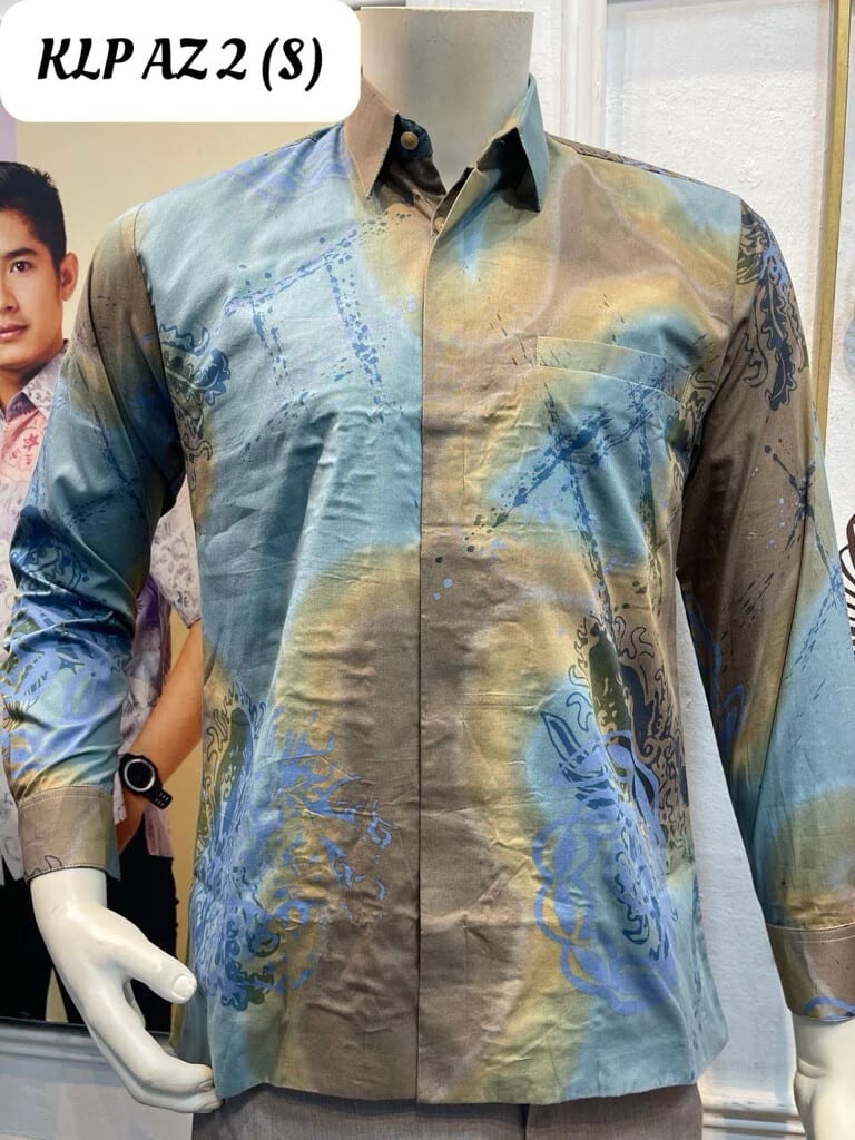 Men's long-sleeve batik shirt KLP AZ 2 in light blue, sand and grey, on a mannequin