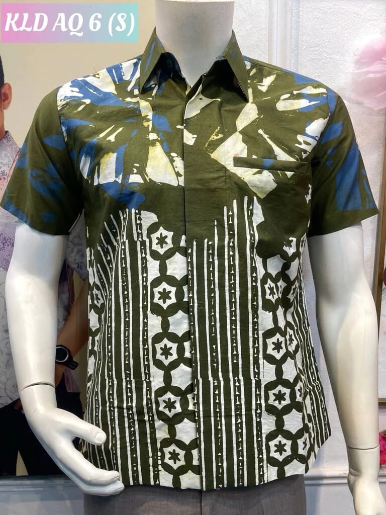 Men's short-sleeve batik shirt KLD AQ 6 in olive green, white and blue, on a mannequin
