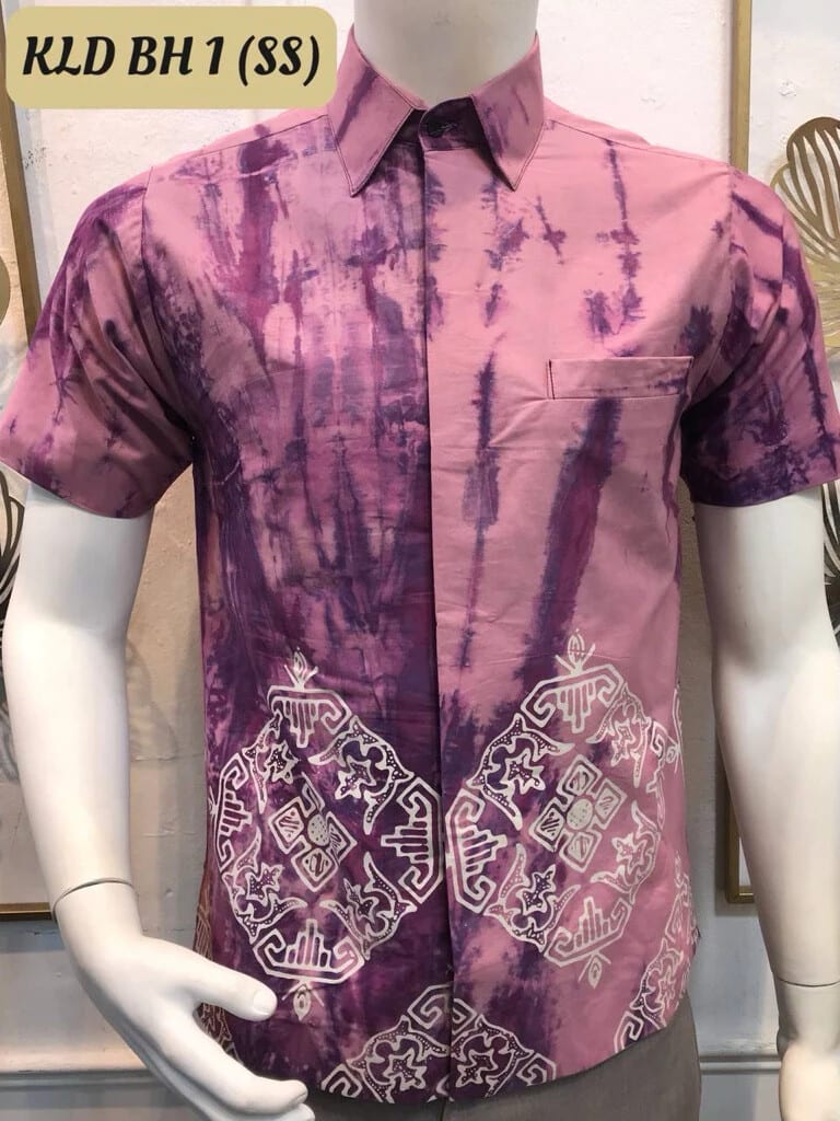 Men's short-sleeve batik shirt KLD BH 1 in magenta and pink, on a mannequin