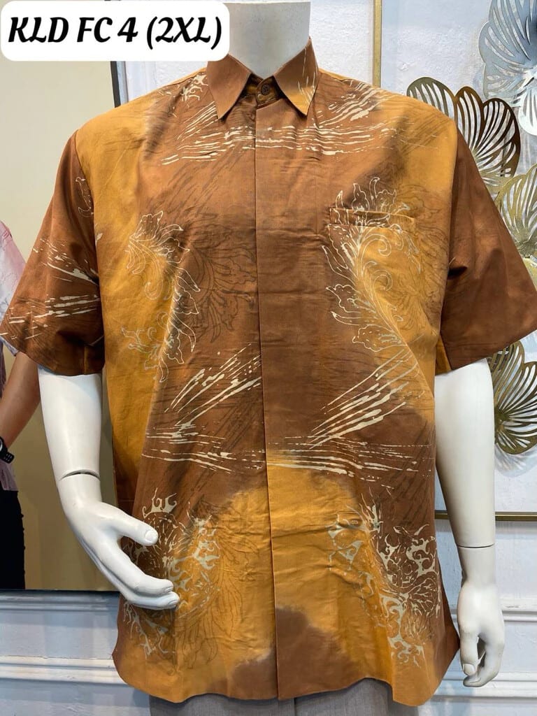 Men's short-sleeve batik shirt KLD FC 4 in rust brown and orange, on a mannequin