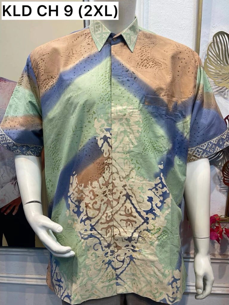 Men's short-sleeve batik shirt KLD CH 9 in mint green, blue, peach and cream, on a mannequin