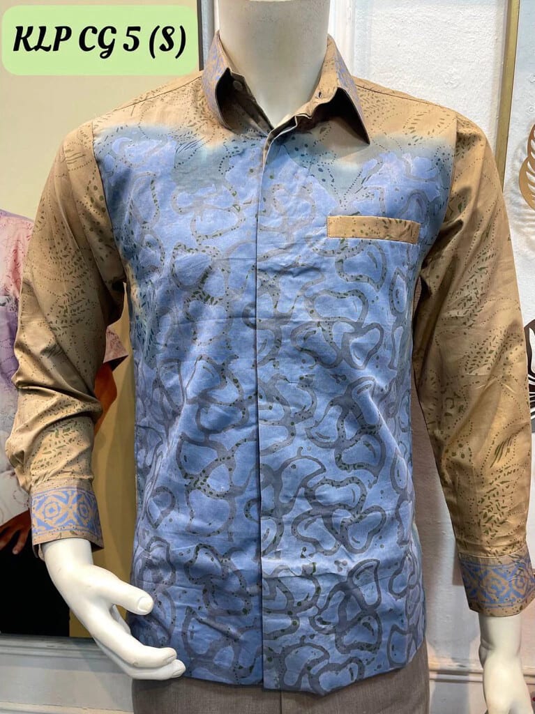 Men's long-sleeve batik shirt KLP CG 5 in blue and sand, on a mannequin