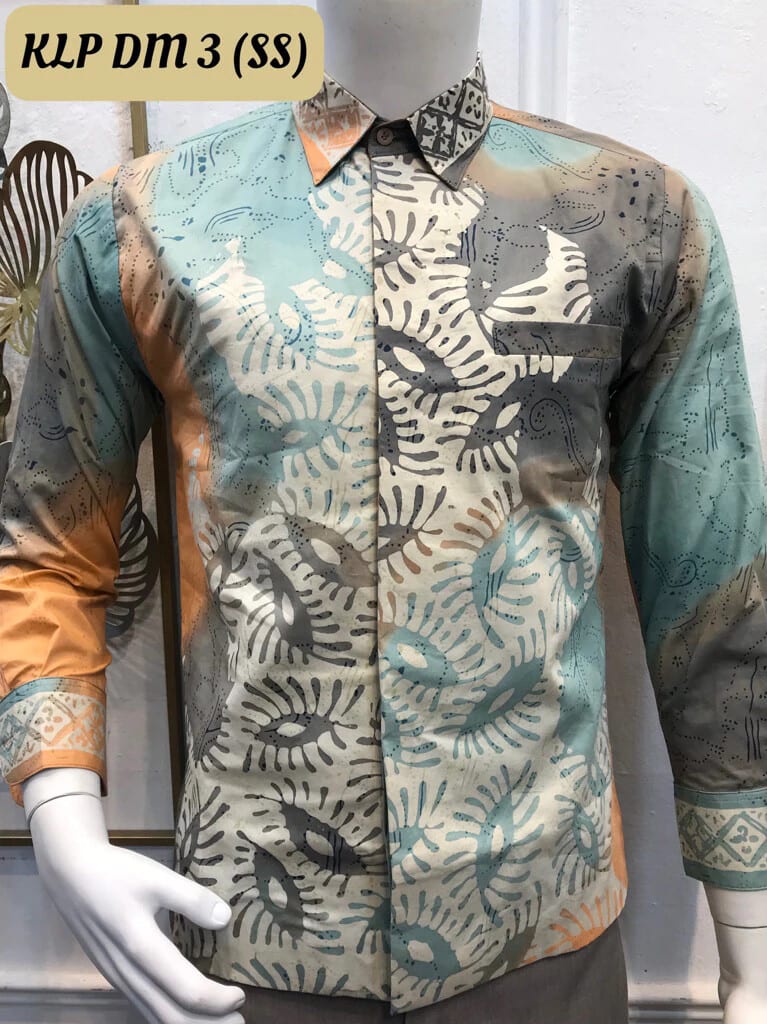 Men's long-sleeve batik shirt KLP DM 3 in light blue, cream and orange, on a mannequin