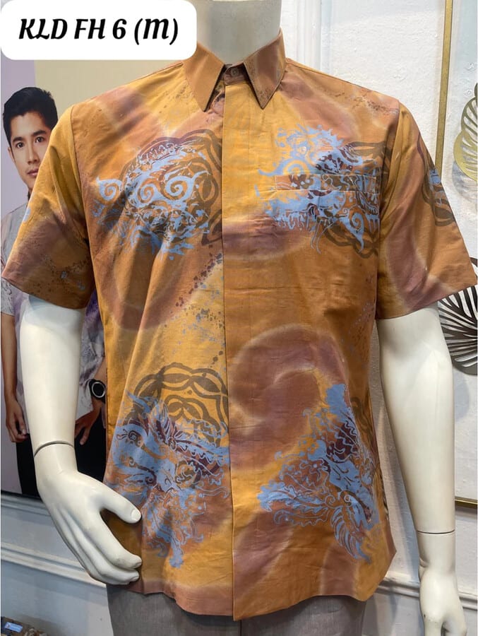 Men's short-sleeve batik shirt KLD FH 6 in orange and light blue, on a mannequin