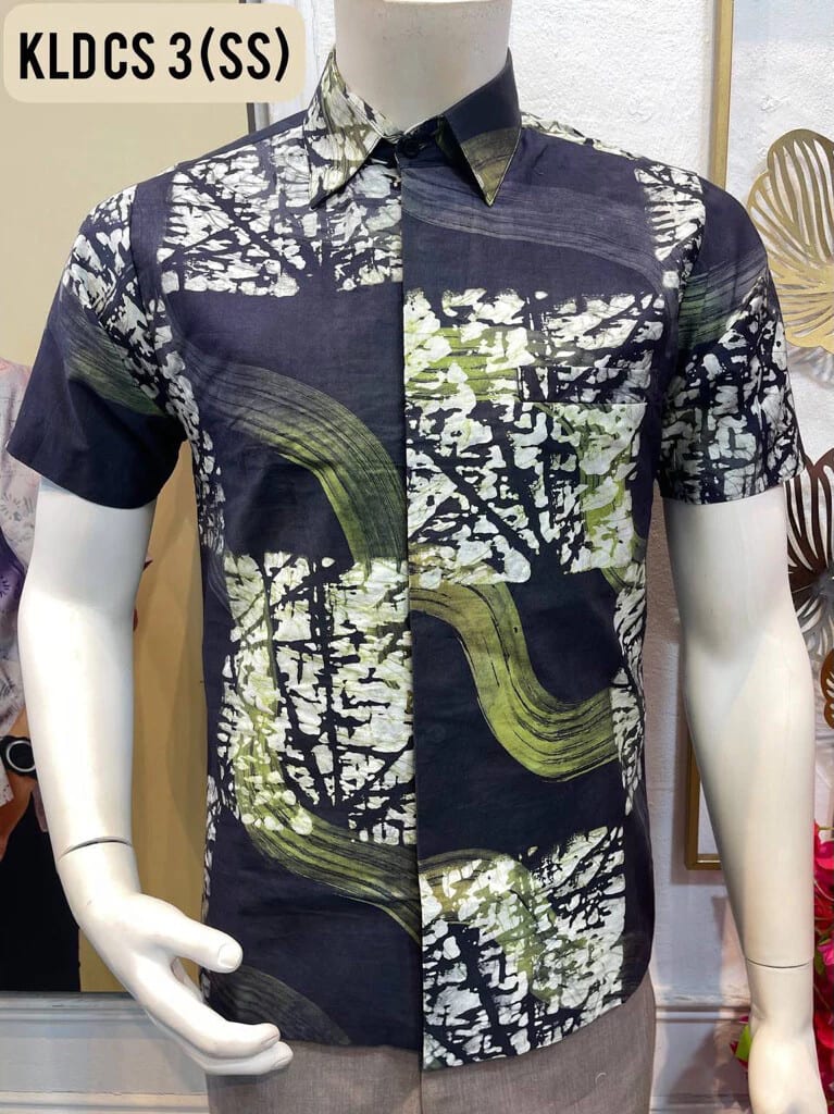 Men's short-sleeve batik shirt KLD CS 3 in navy, white and olive green, on a mannequin