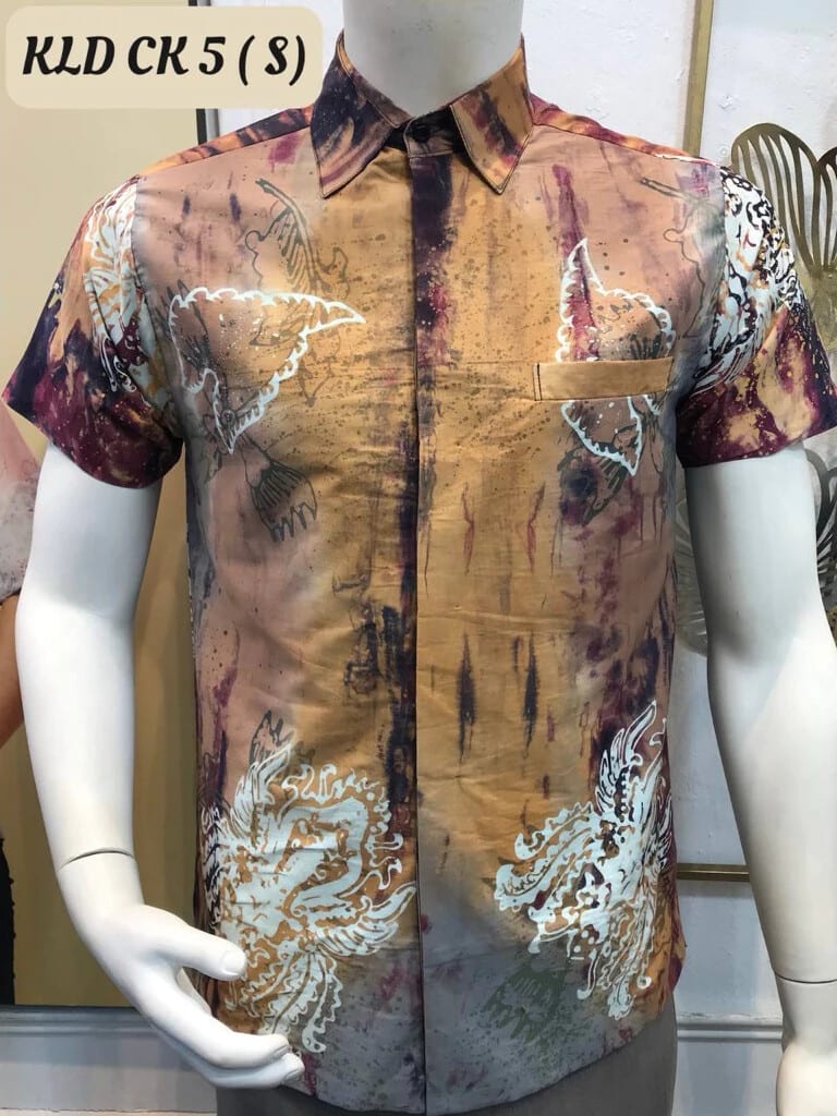 Men's short-sleeve batik shirt KLD CK 5 in orange, purple and cream, on a mannequin