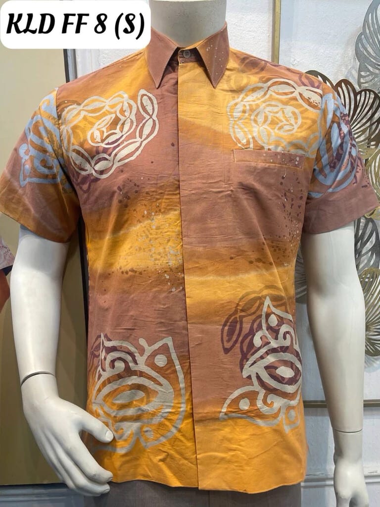 Men's short-sleeve batik shirt KLD FF 8 in orange, dusty pink and white, on a mannequin