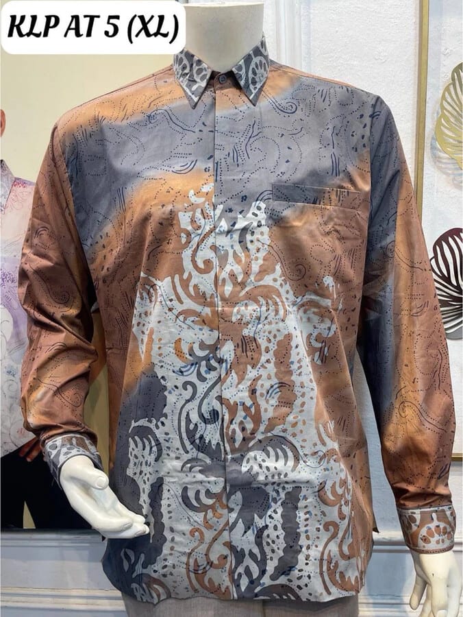 Men's long-sleeve batik shirt KLP AT 5 in brown, grey and light blue, on a mannequin