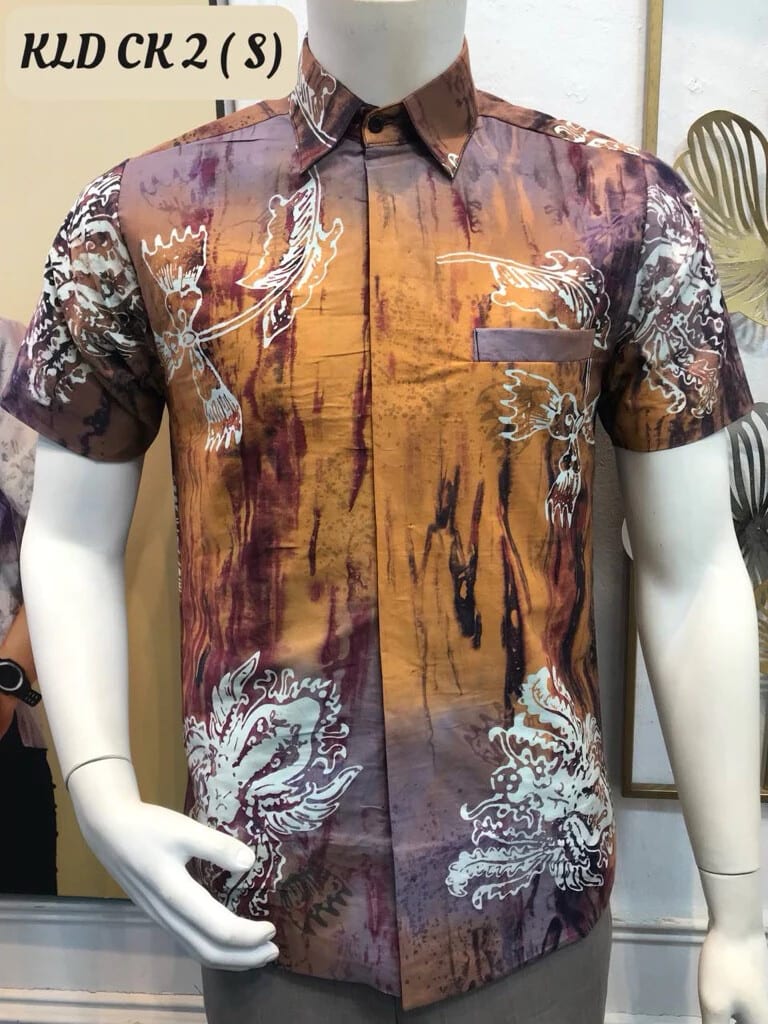 Men's short-sleeve batik shirt KLD CK 2 in orange, maroon and white, on a mannequin