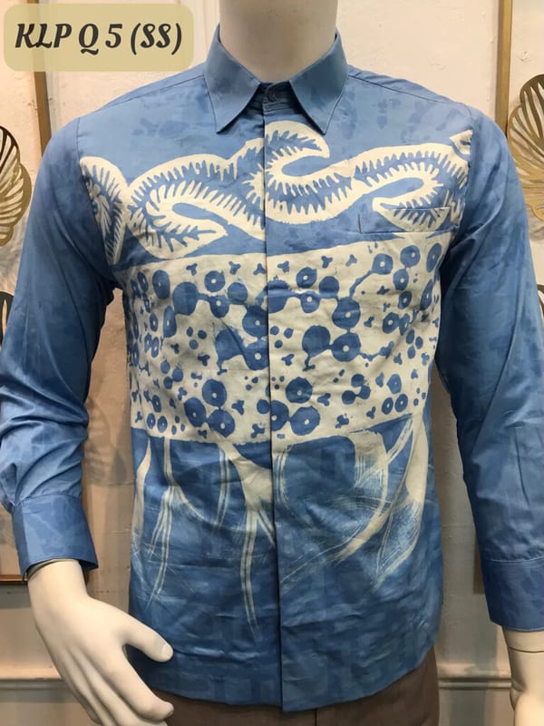 Men's long-sleeve batik shirt KLP Q 5 in blue and cream, on a mannequin