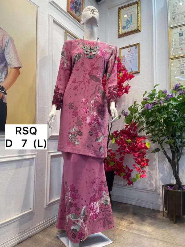 Women's silk crepe batik baju kurung moden RSQ D 7 in dusty pink and magenta with lace cuffs, on a mannequin