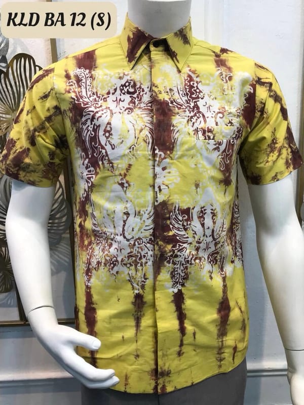 Men's short-sleeve batik shirt KLD BA 12 in yellow, maroon and white, on a mannequin