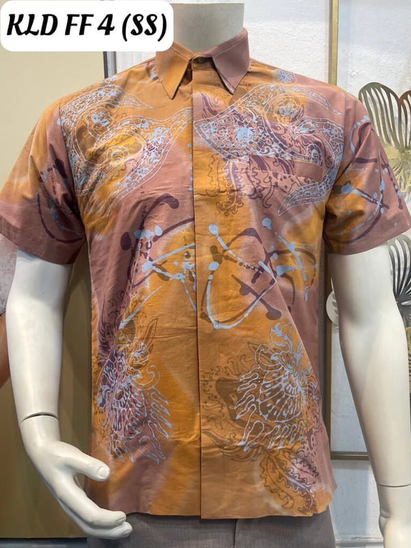 Men's short-sleeve batik shirt KLD FF 4 in orange, dusty pink and lilac, on a mannequin