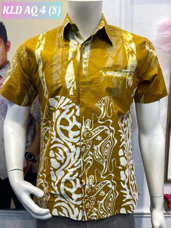 Men's short-sleeve batik shirt KLD AQ 4 in mustard and white, on a mannequin
