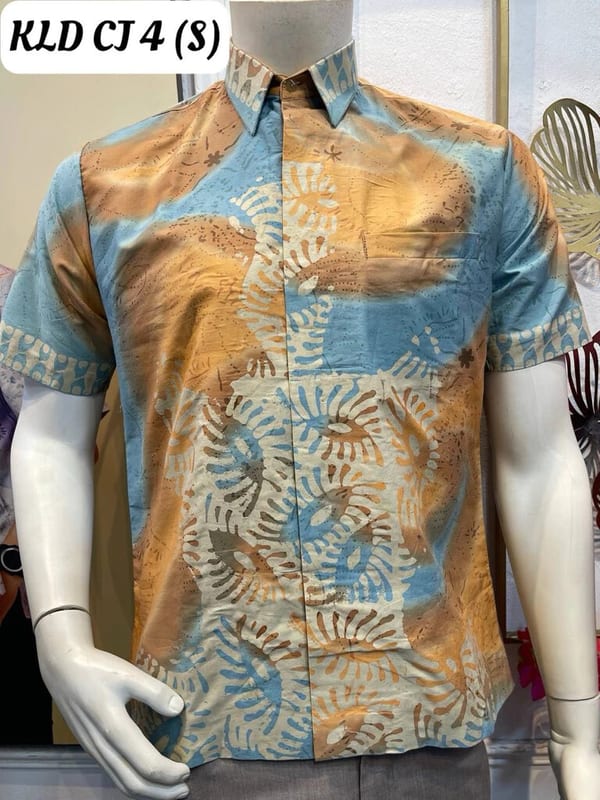 Men's short-sleeve batik shirt KLD CJ 4 in orange, light blue and cream, on a mannequin