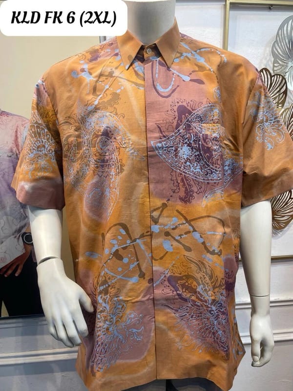Men's short-sleeve batik shirt KLD FK 6 in orange, dusty pink and light blue, on a mannequin