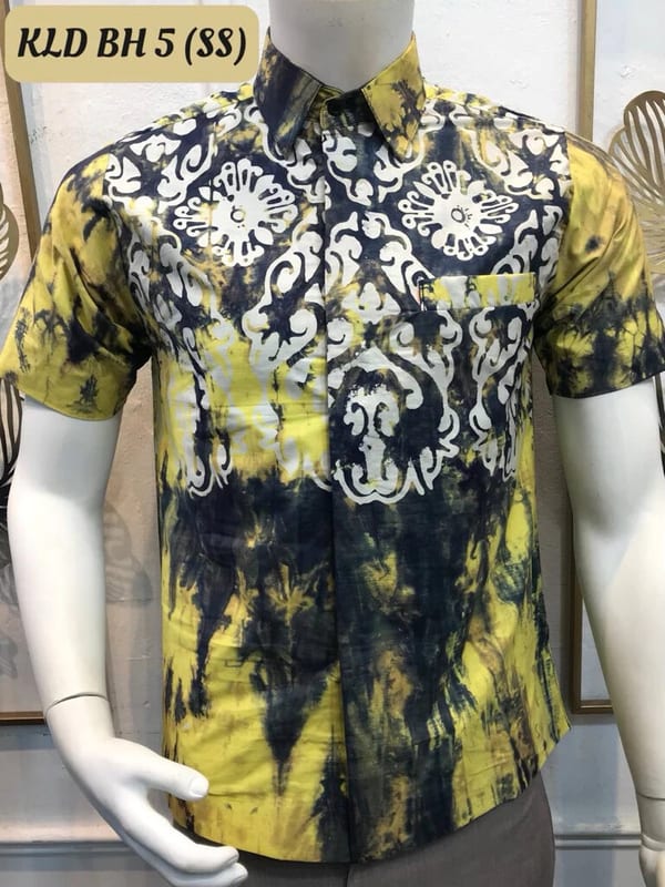 Men's short-sleeve batik shirt KLD BH 5 in yellow, navy and white, on a mannequin