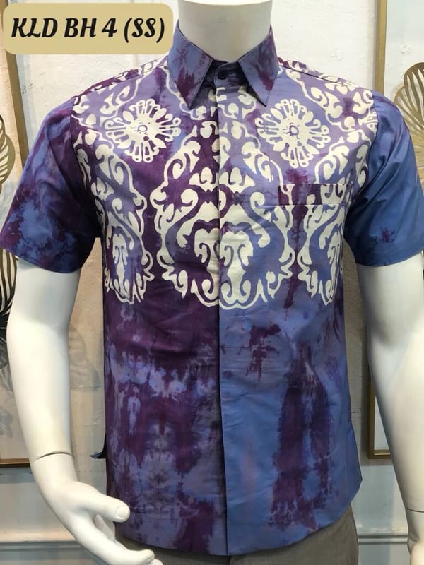Men's short-sleeve batik shirt KLD BH 4 in purple, blue and cream, on a mannequin