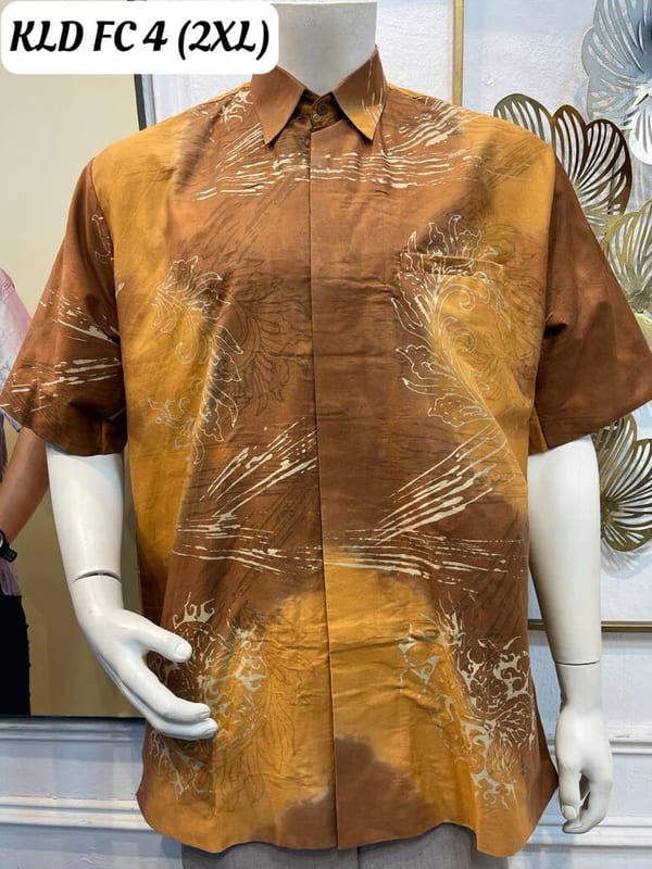 Men's short-sleeve batik shirt KLD FC 4 in rust brown and orange, on a mannequin