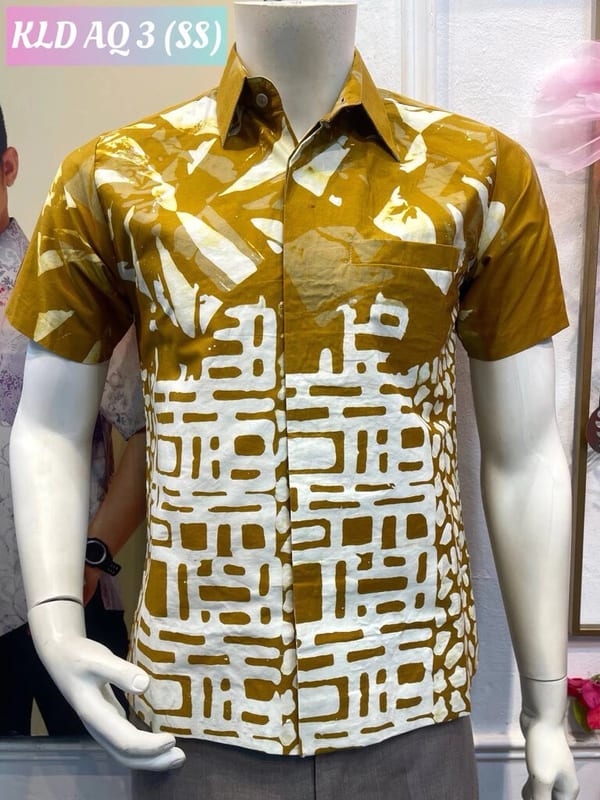 Men's short-sleeve batik shirt KLD AQ 3 in mustard and white, on a mannequin