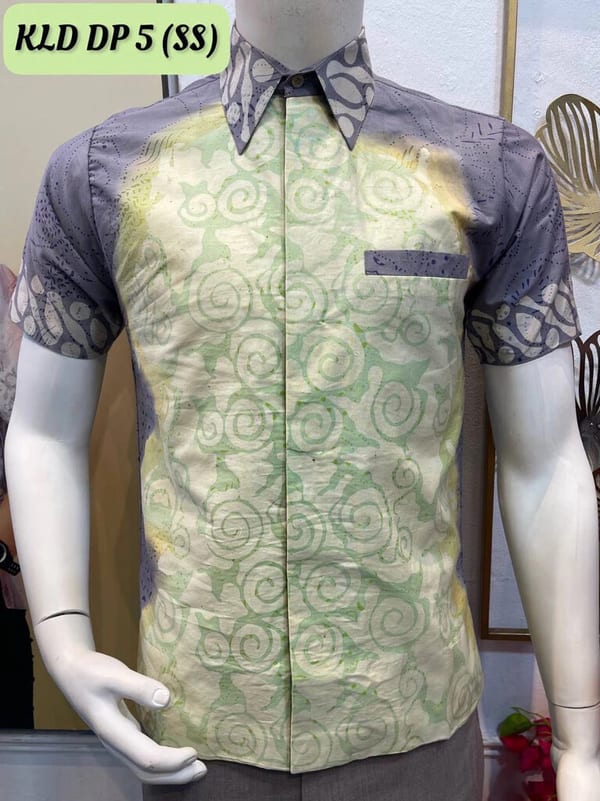 Men's short-sleeve batik shirt KLD DP 5 in grey and pale green, on a mannequin