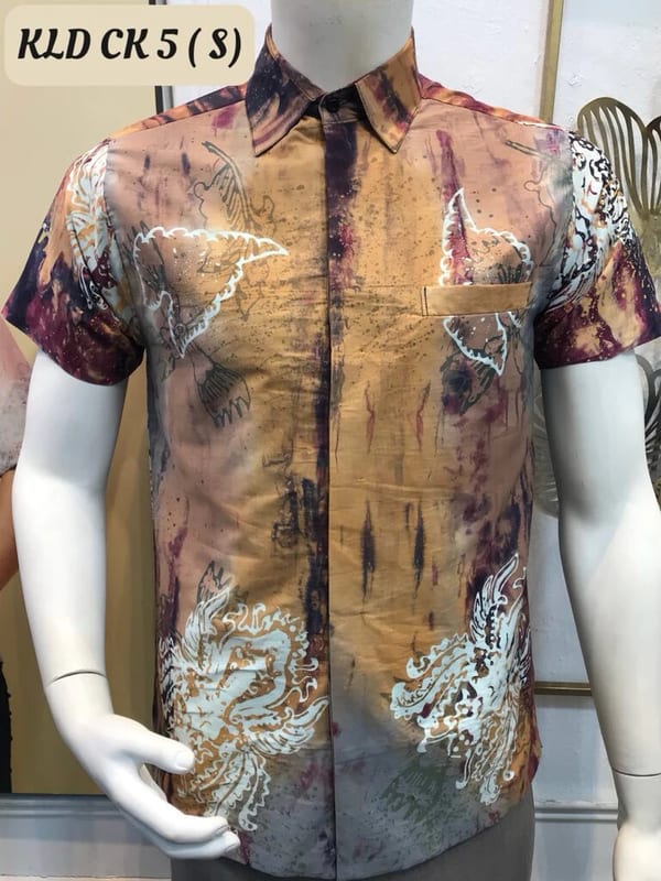 Men's short-sleeve batik shirt KLD CK 5 in orange, purple and cream, on a mannequin