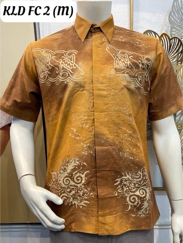 Men's short-sleeve batik shirt KLD FC 2 in mustard, brown and cream, on a mannequin
