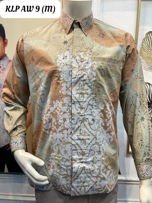 Men's long-sleeve batik shirt KLP AW 9 in brown, pale green and white, on a mannequin